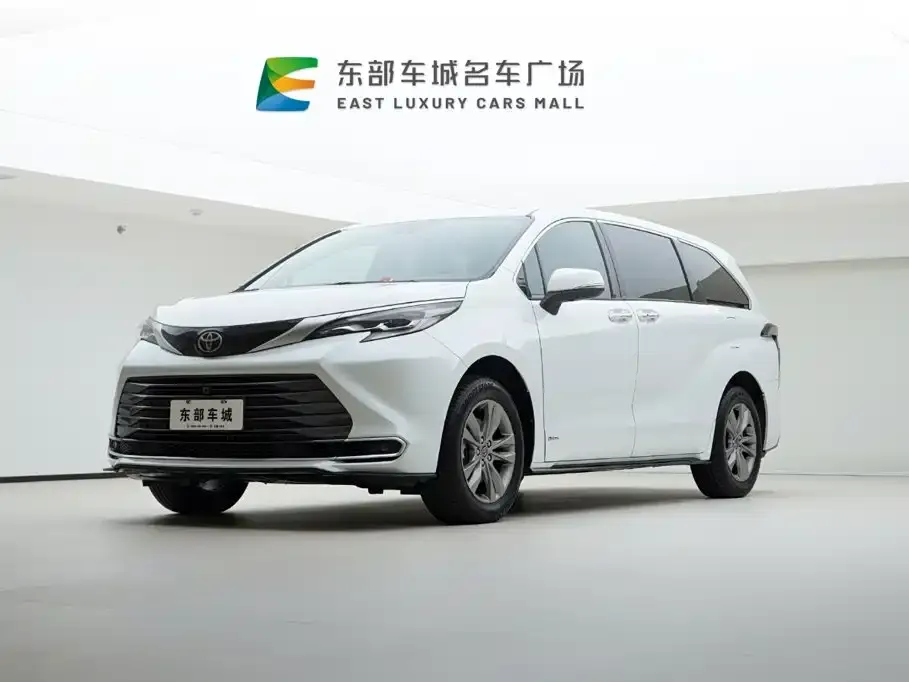 Toyota Sienna — фото 1