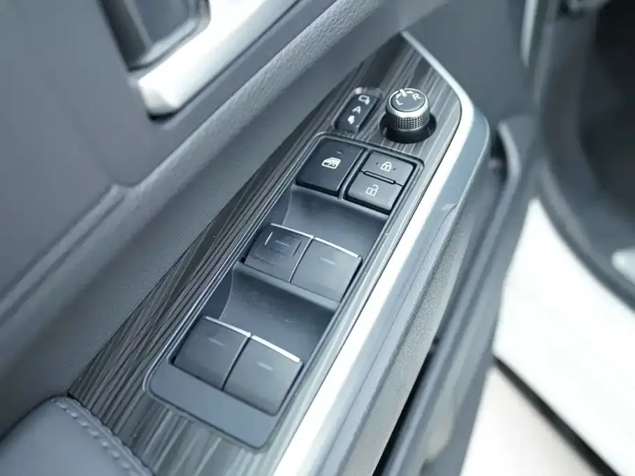 Toyota Sienna — фото 2