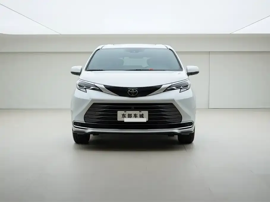 Toyota Sienna — фото 4