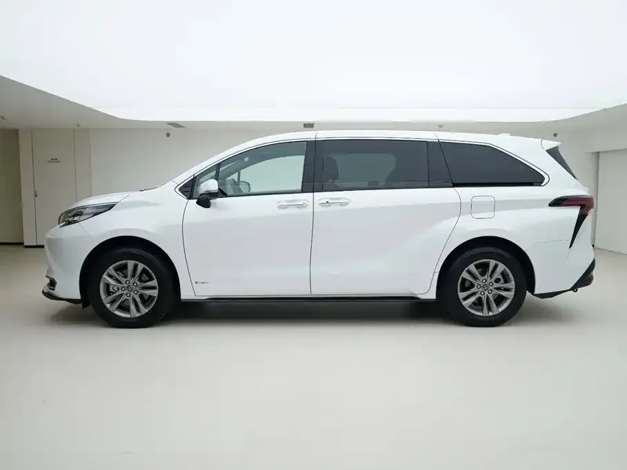 Toyota Sienna — фото 7