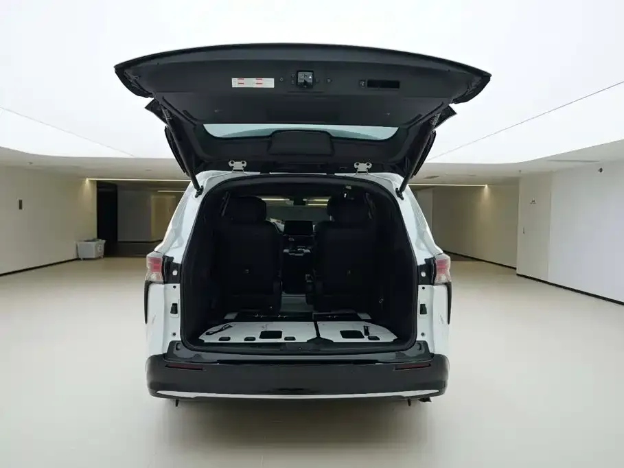 Toyota Sienna — фото 5