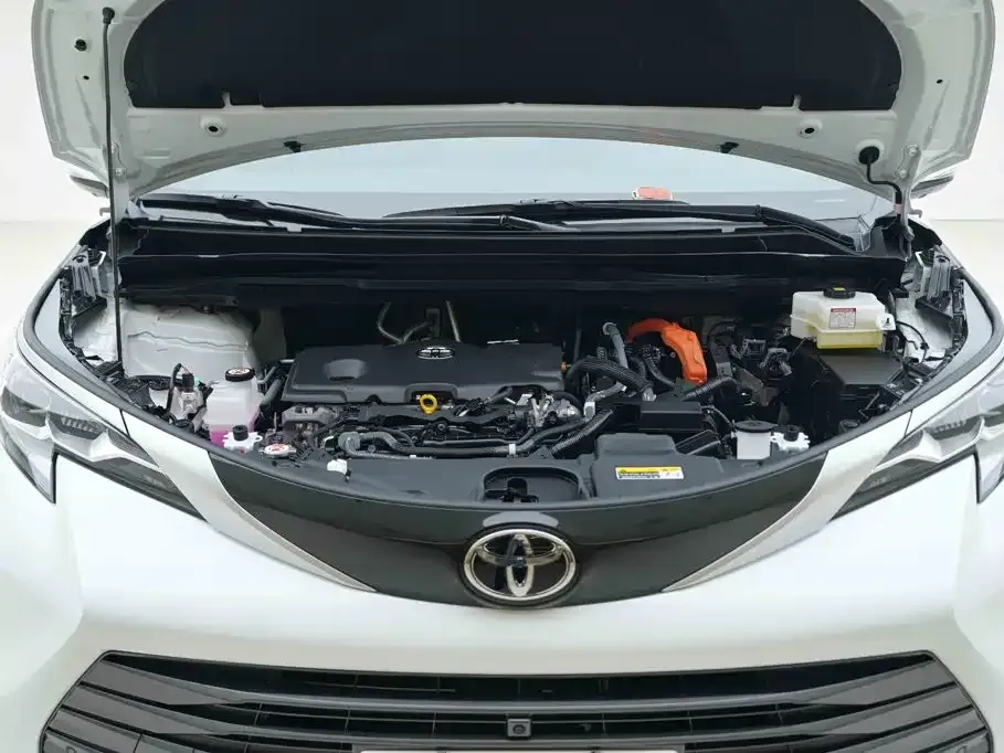 Toyota Sienna — фото 10