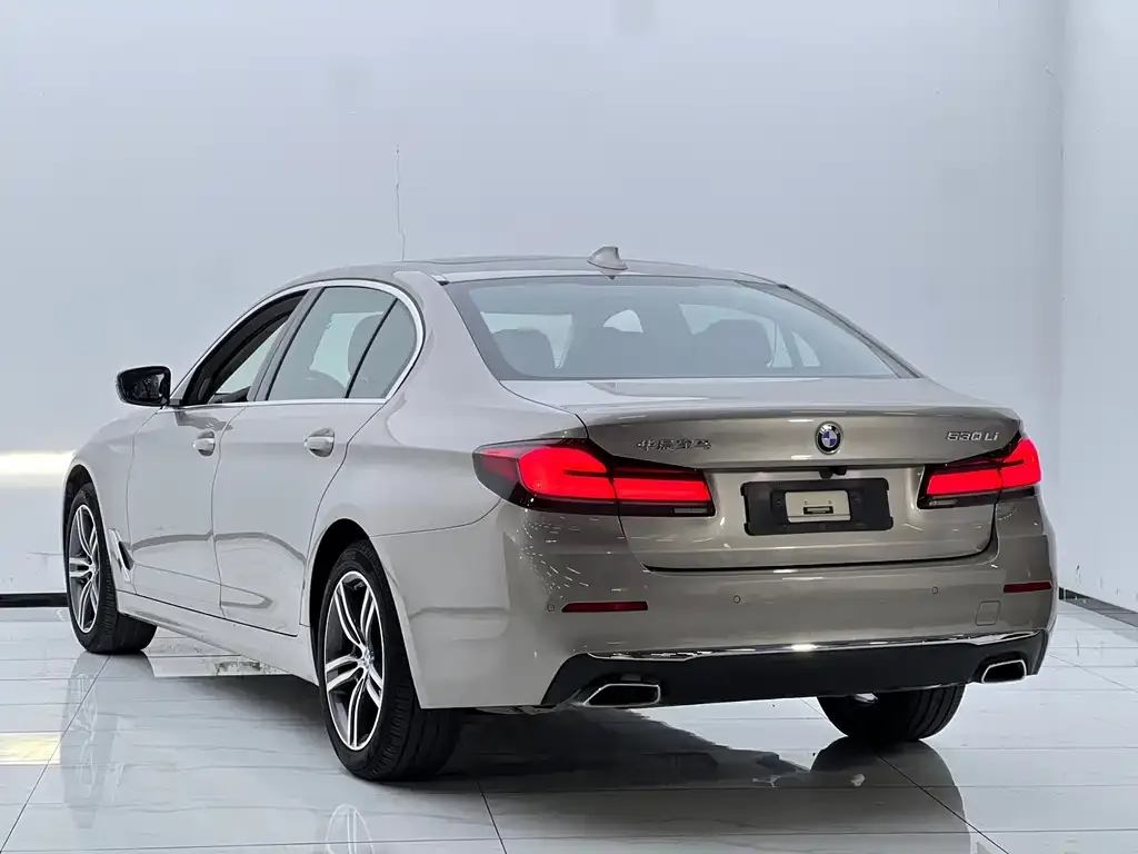 BMW 5 Series — фото 4