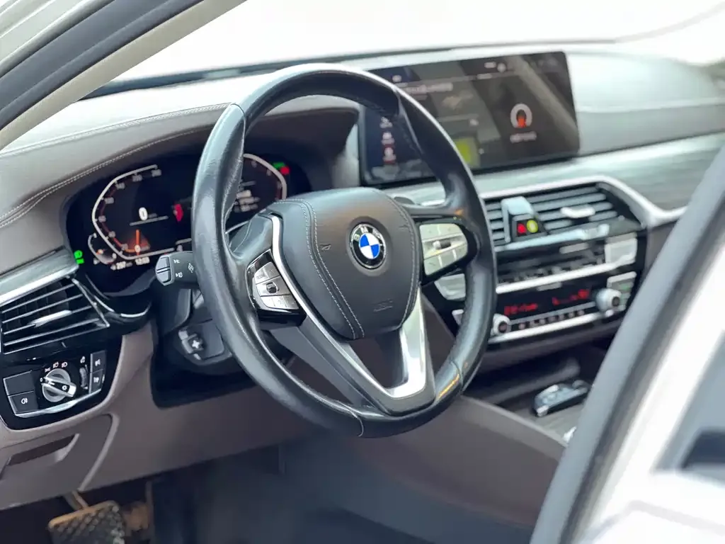 BMW 5 Series — фото 10