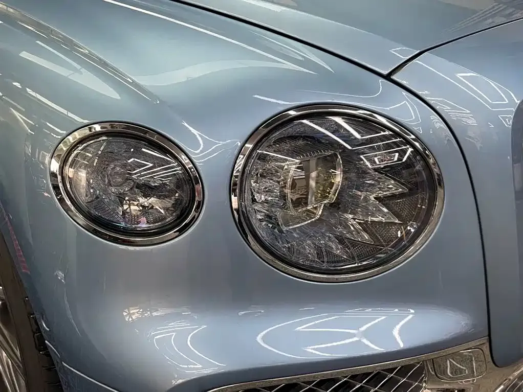 Bentley Flying Spur — фото 2