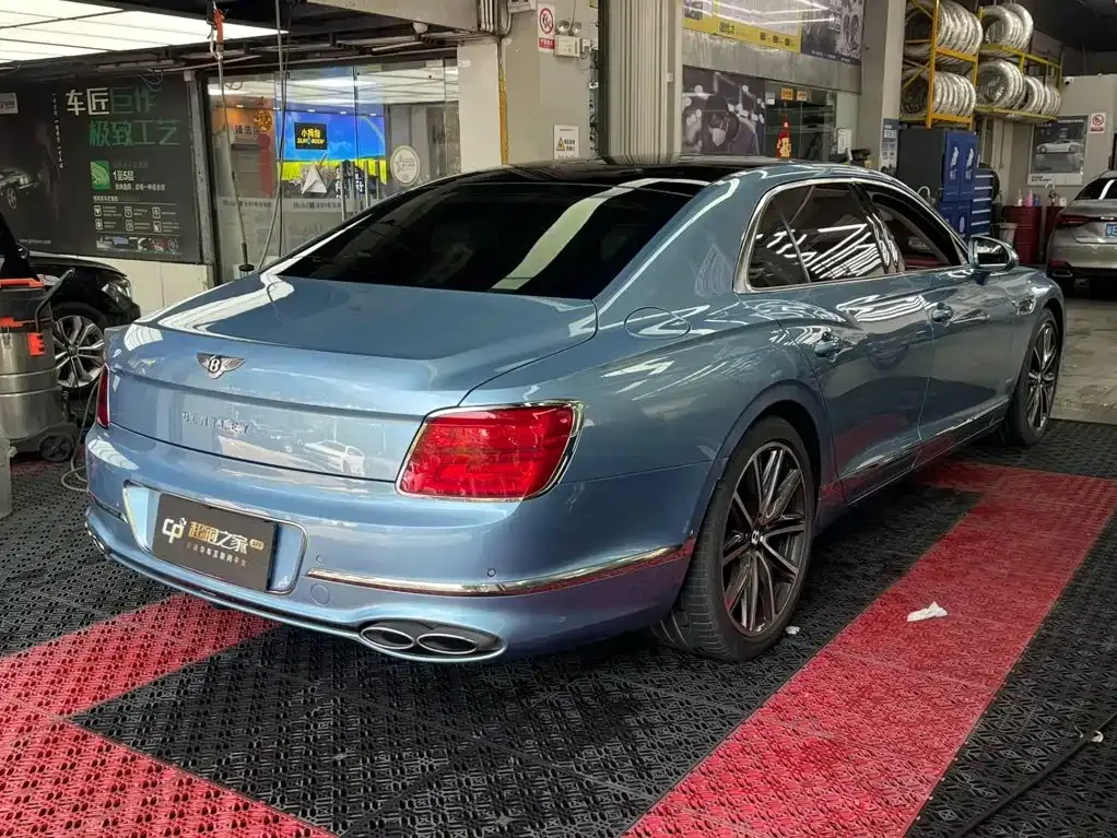 Bentley Flying Spur — фото 5