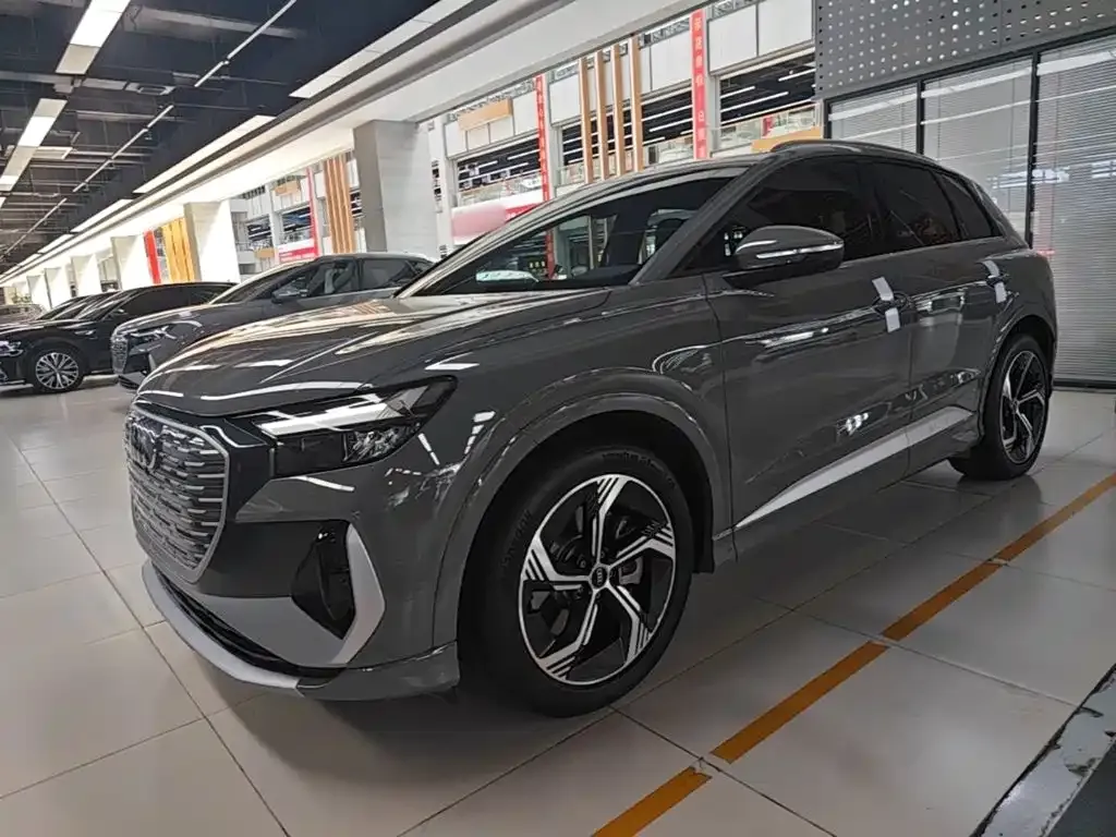 Audi Q4 e-tron — фото 1