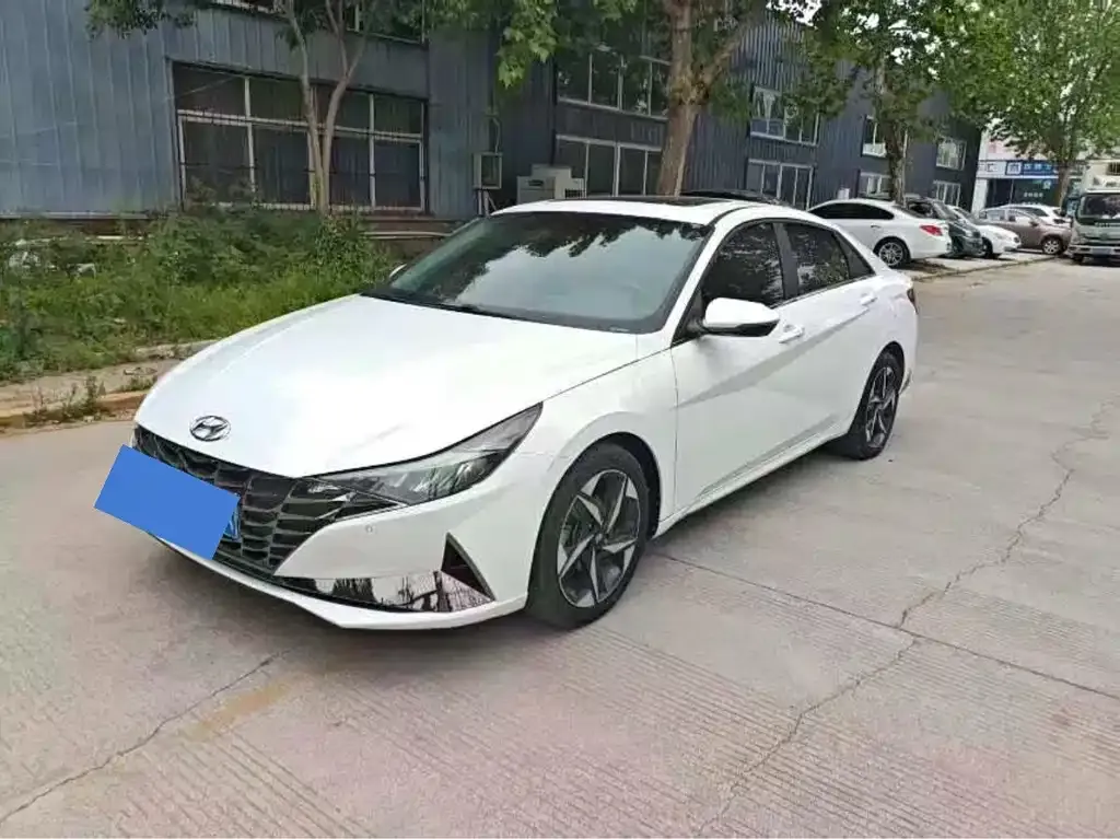 Hyundai Elantra — фото 1