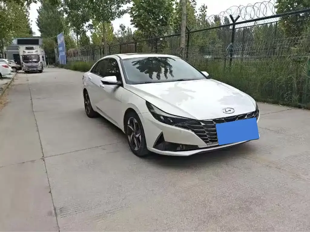 Hyundai Elantra — фото 10