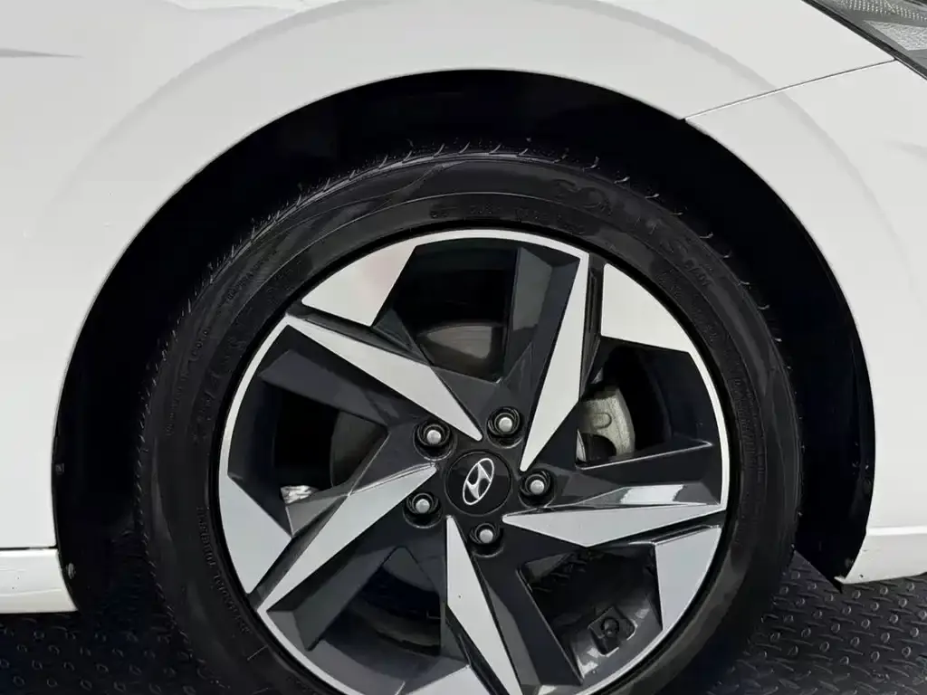 Hyundai Elantra — фото 3