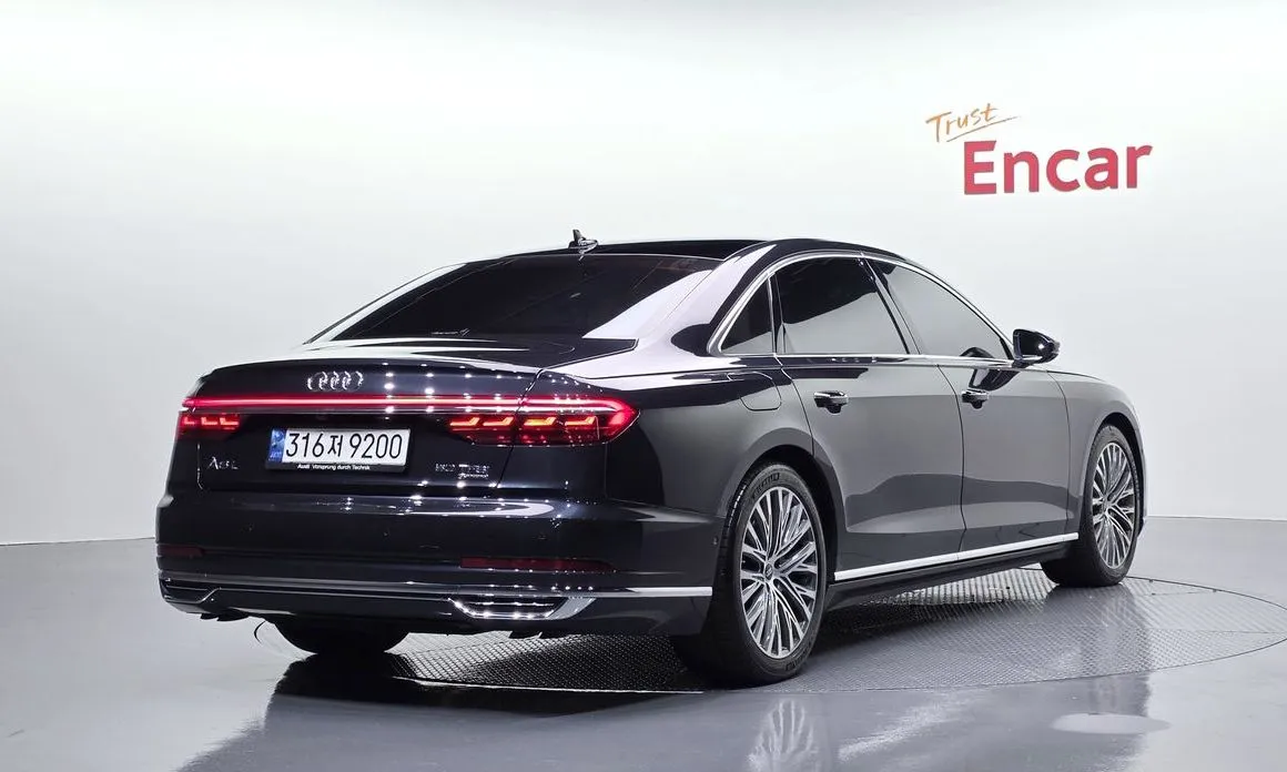 Audi A8 — фото 5