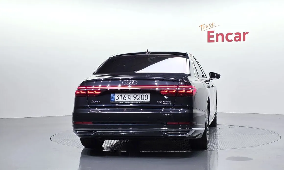 Audi A8 — фото 2