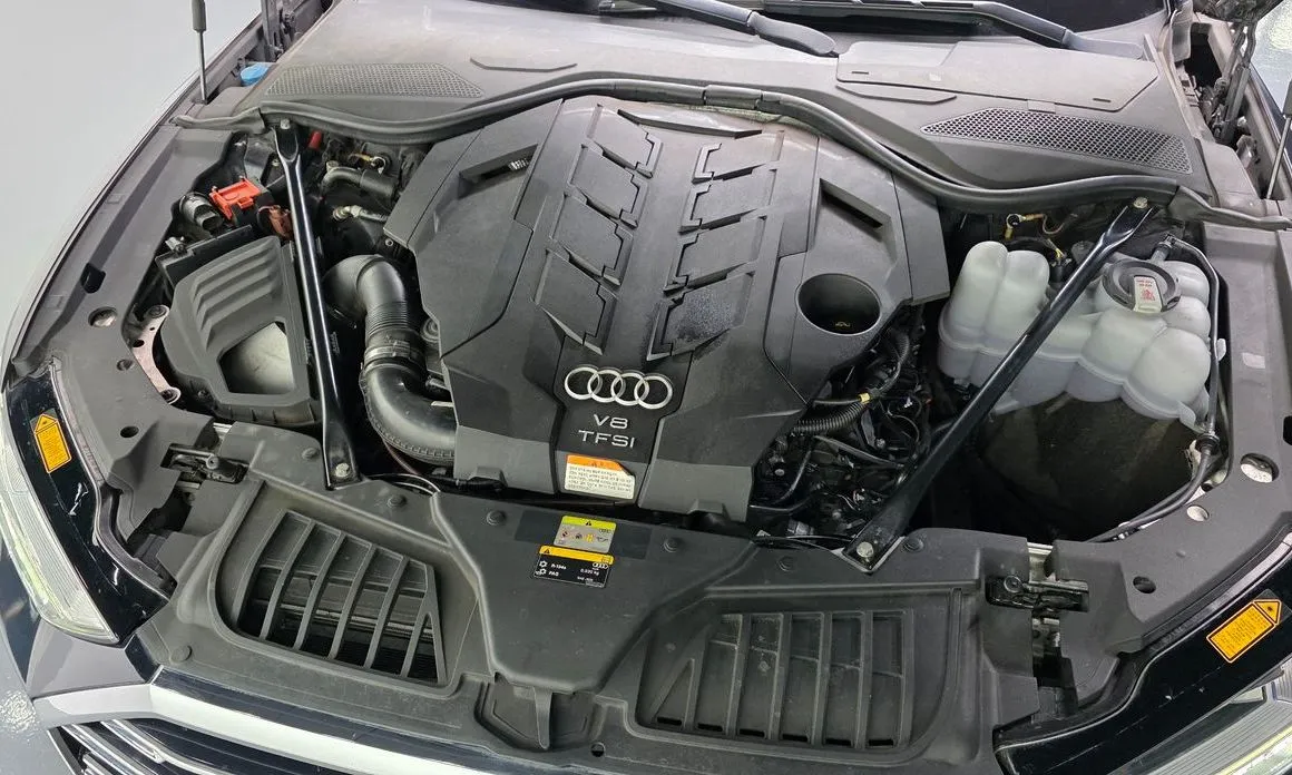 Audi A8 — фото 4