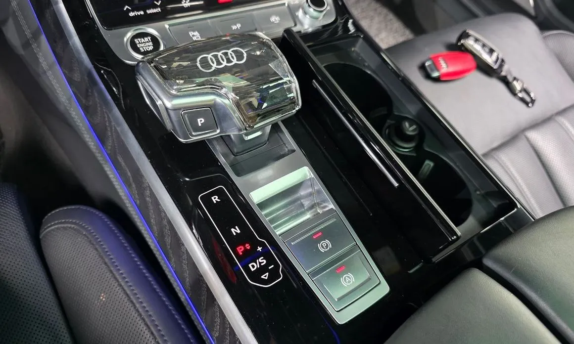 Audi A8 — фото 10