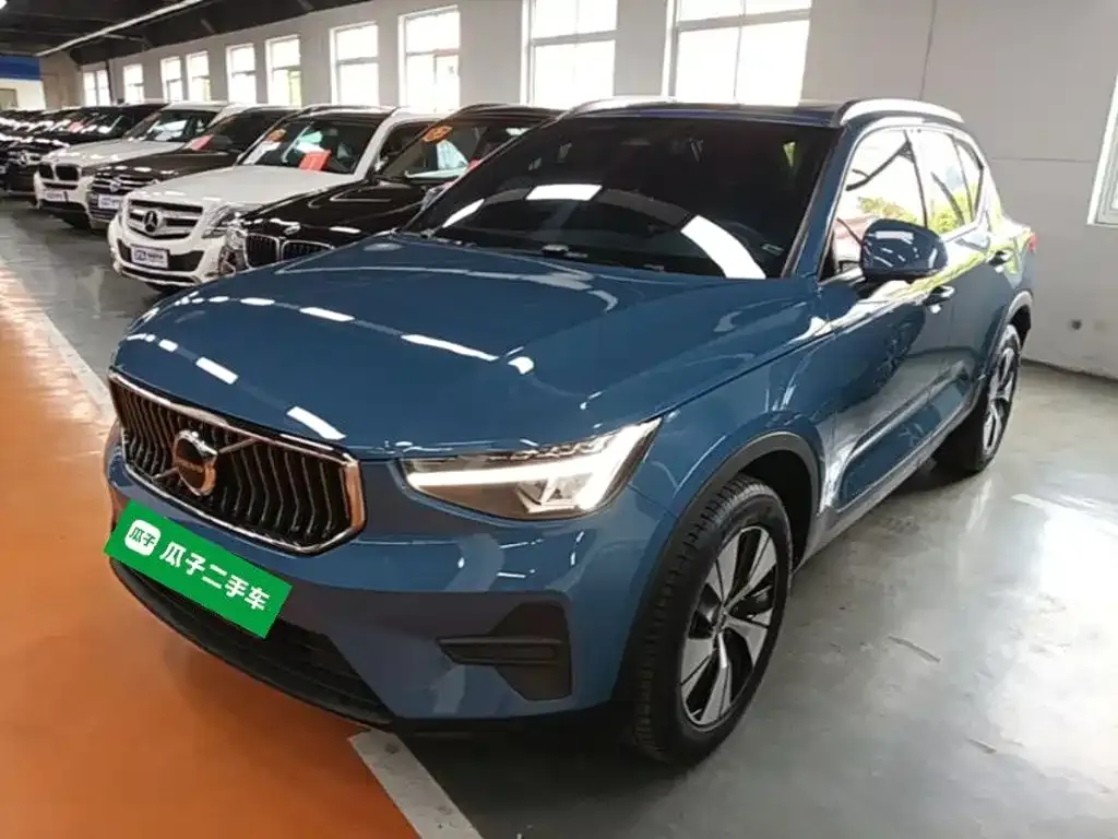 Volvo XC40 — фото 1