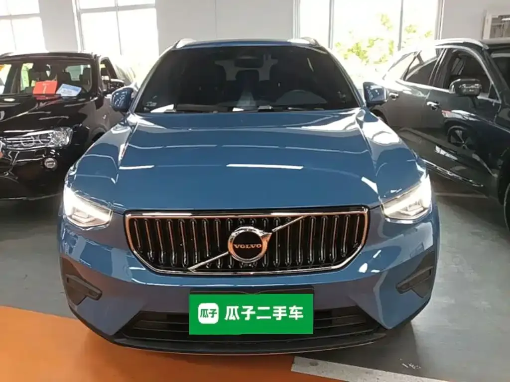 Volvo XC40 — фото 9