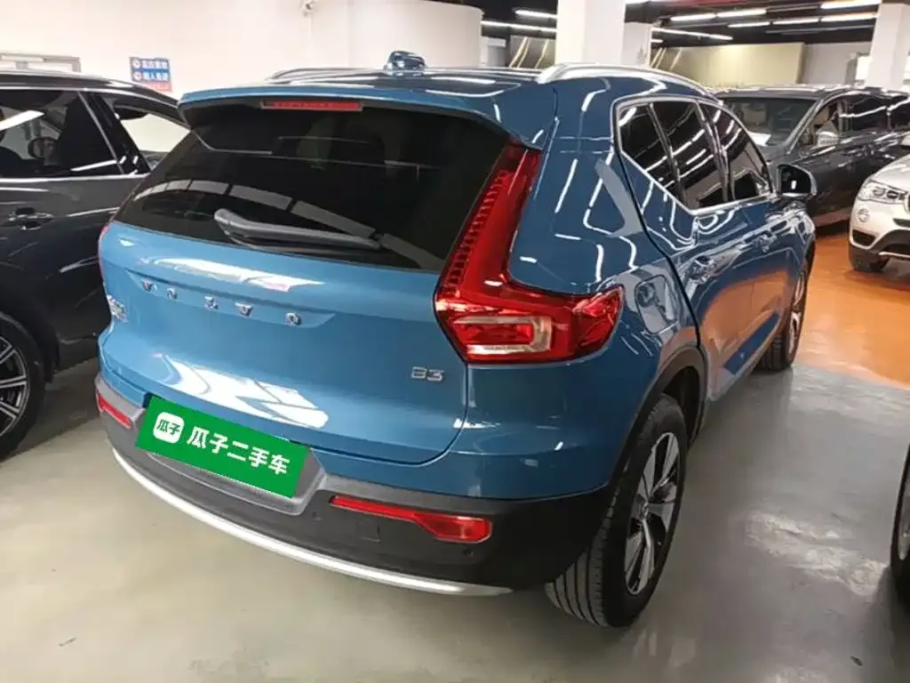 Volvo XC40 — фото 10