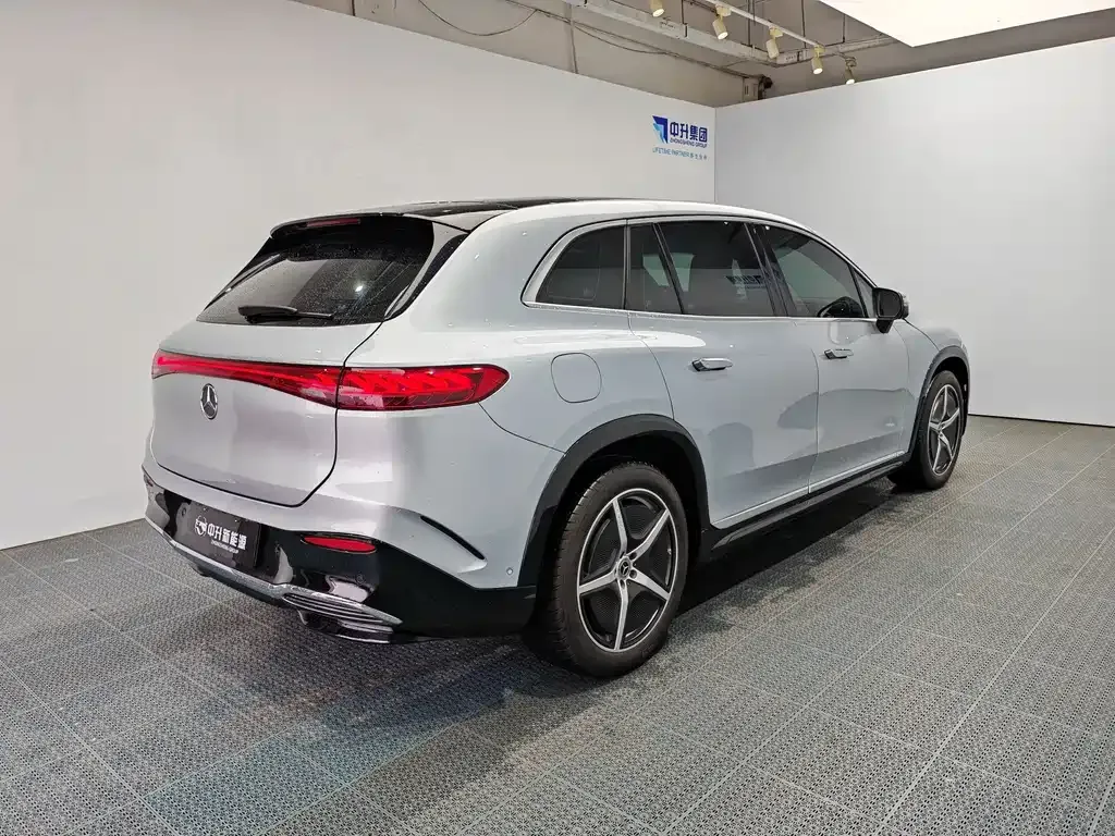 Mercedes-Benz EQS SUV — фото 9
