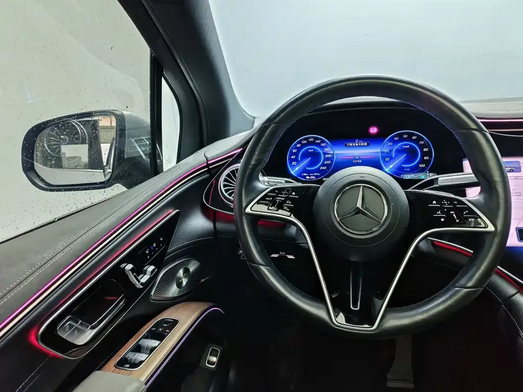 Mercedes-Benz EQS SUV — фото 5