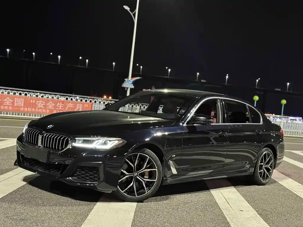 BMW 5 Series — фото 1