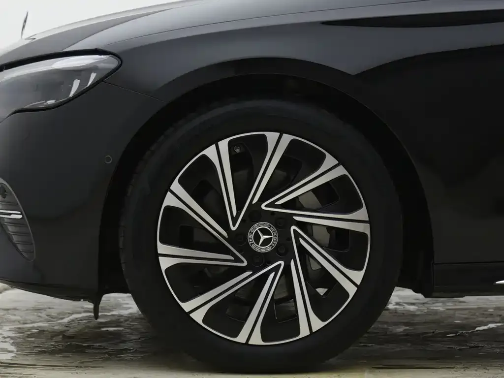 Mercedes-Benz E-Class — фото 10