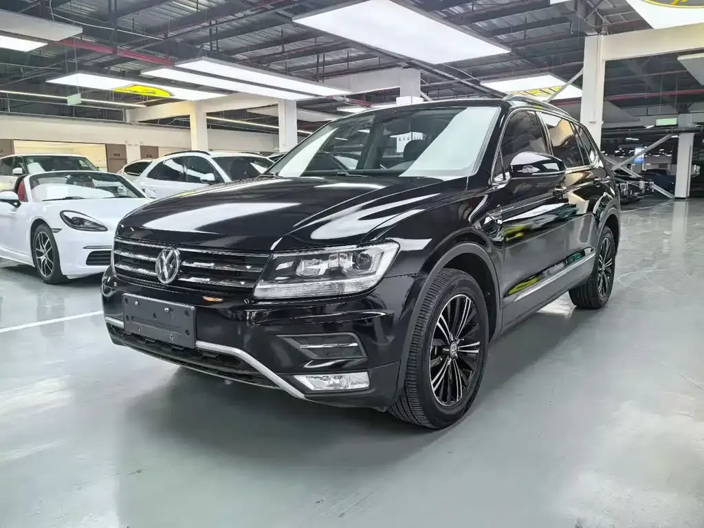 Volkswagen Tiguan L — фото 1
