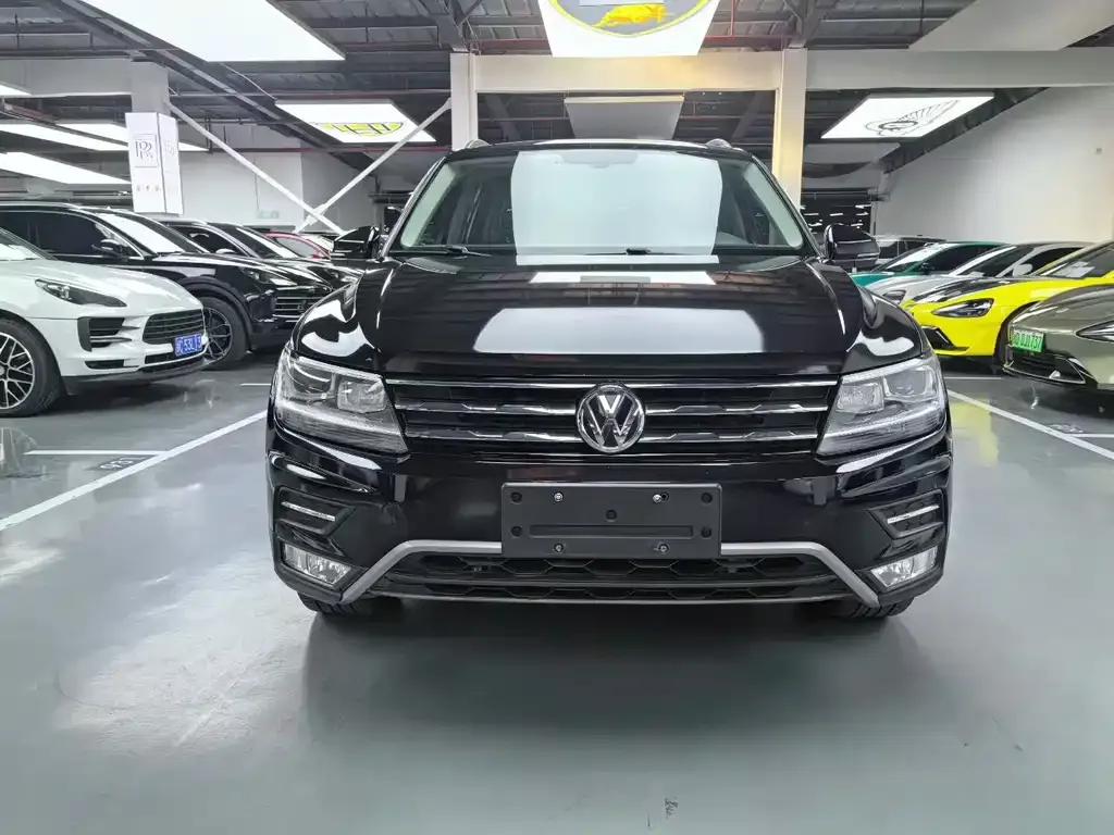 Volkswagen Tiguan L — фото 9