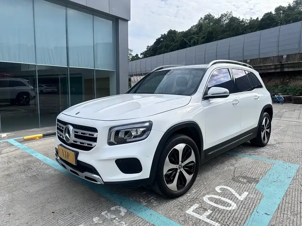Mercedes-Benz GLB — фото 1
