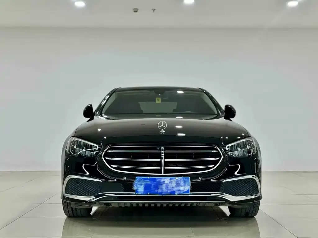 Mercedes-Benz E-Class — фото 1