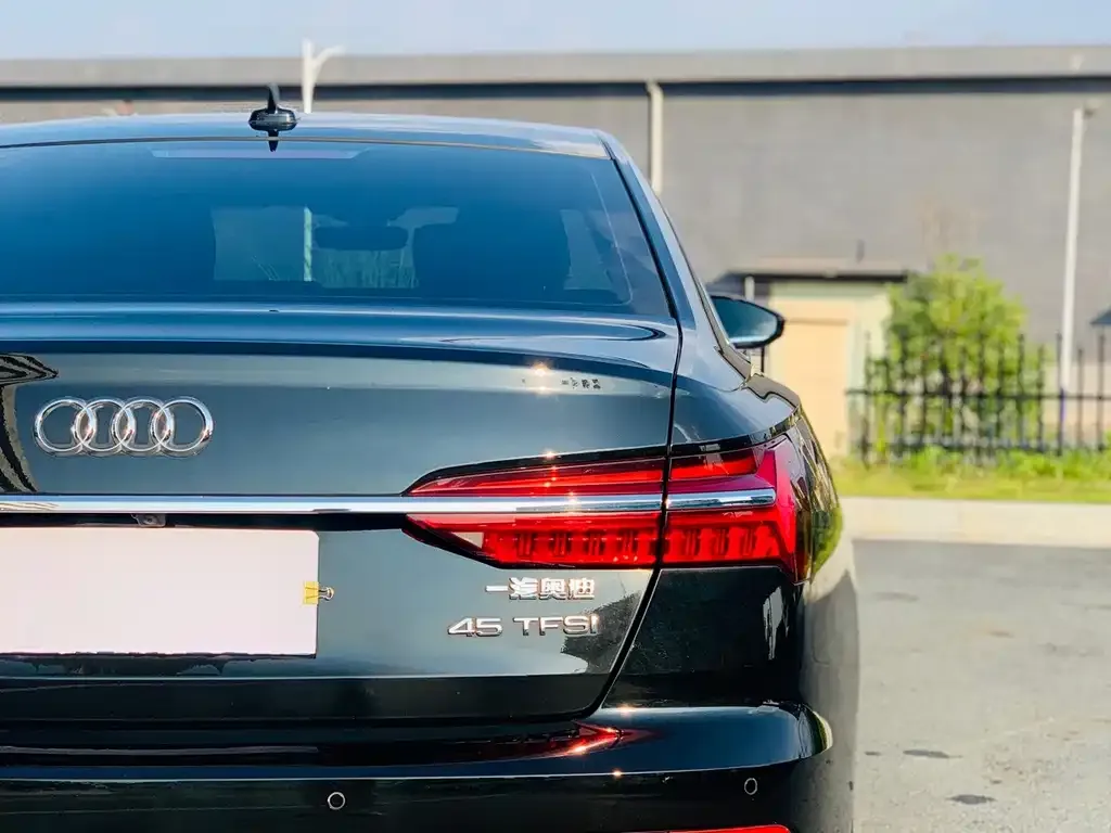 Audi A6L — фото 8