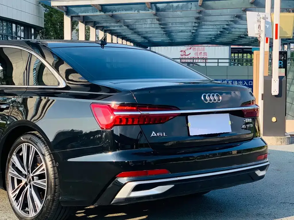 Audi A6L — фото 2