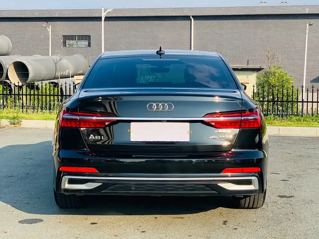 Audi A6L — фото 7