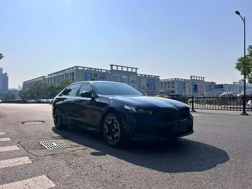 BMW 5 Series — фото 2