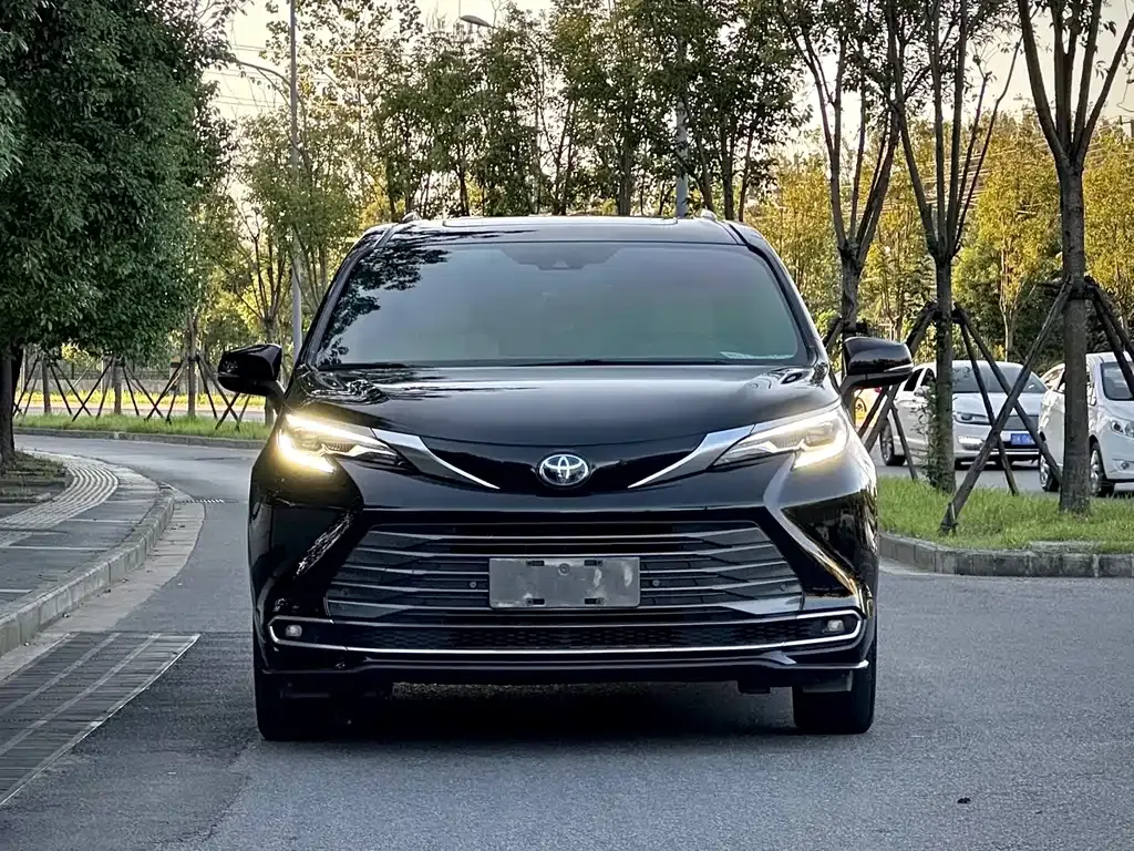 Toyota Sienna — фото 7