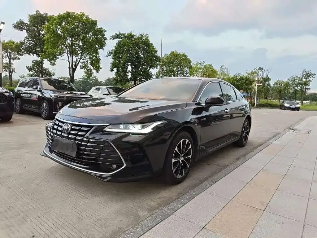 Toyota Avalon — фото 1