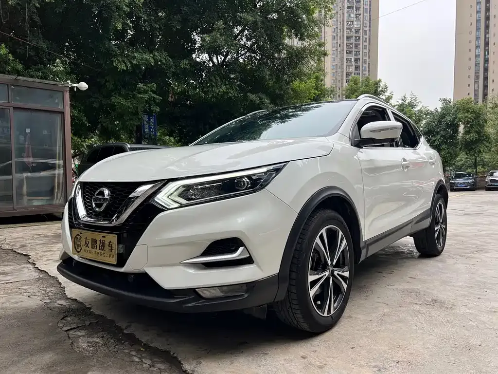Nissan Qashqai — фото 1