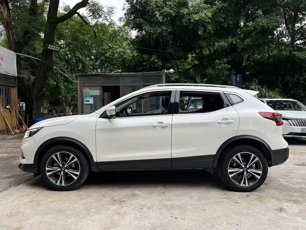 Nissan Qashqai — фото 9
