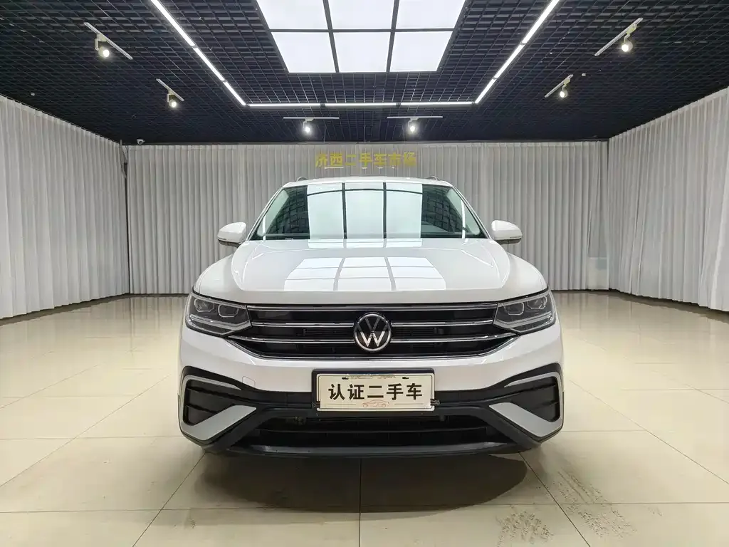 Volkswagen Tiguan L — фото 8