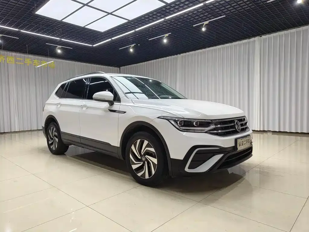 Volkswagen Tiguan L — фото 9