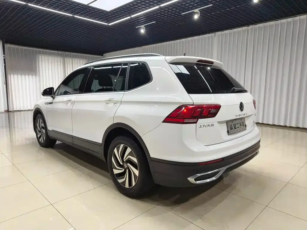 Volkswagen Tiguan L — фото 5
