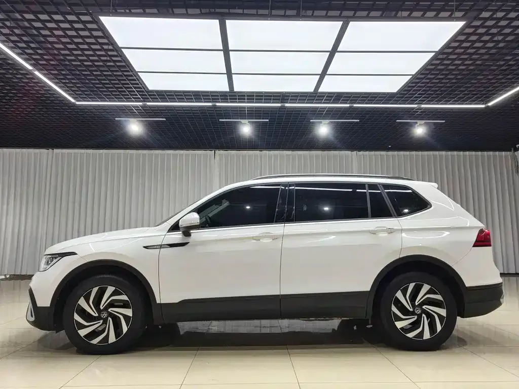 Volkswagen Tiguan L — фото 3