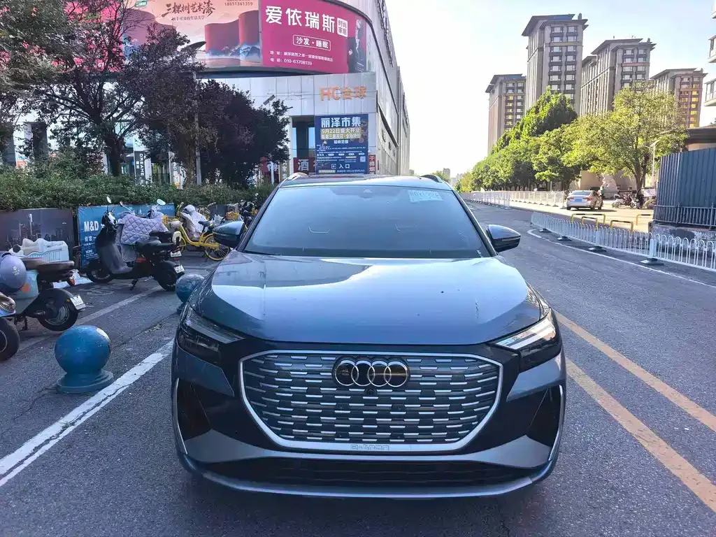 Audi Q4 e-tron — фото 4