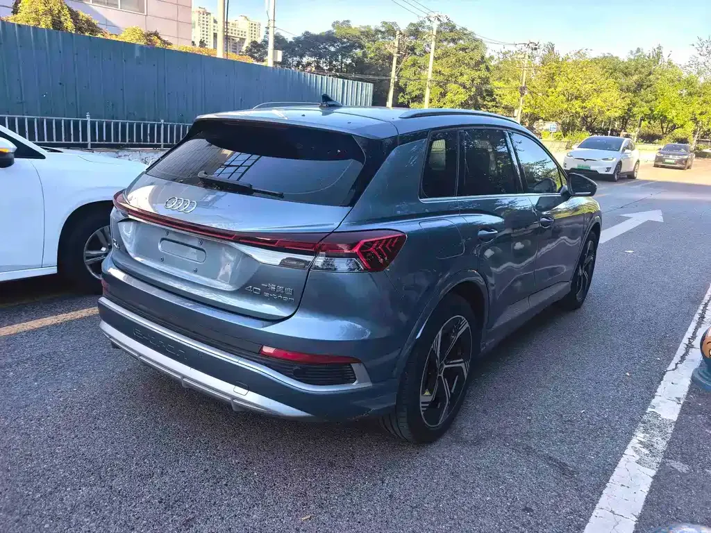 Audi Q4 e-tron — фото 8