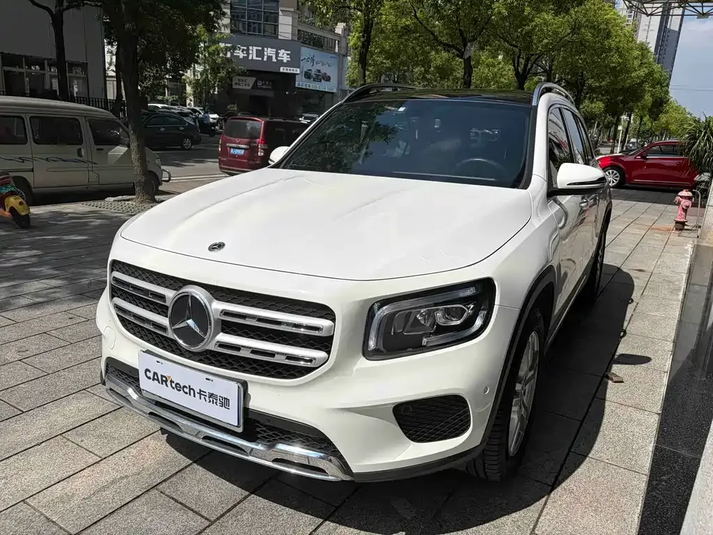 Mercedes-Benz GLB — фото 1