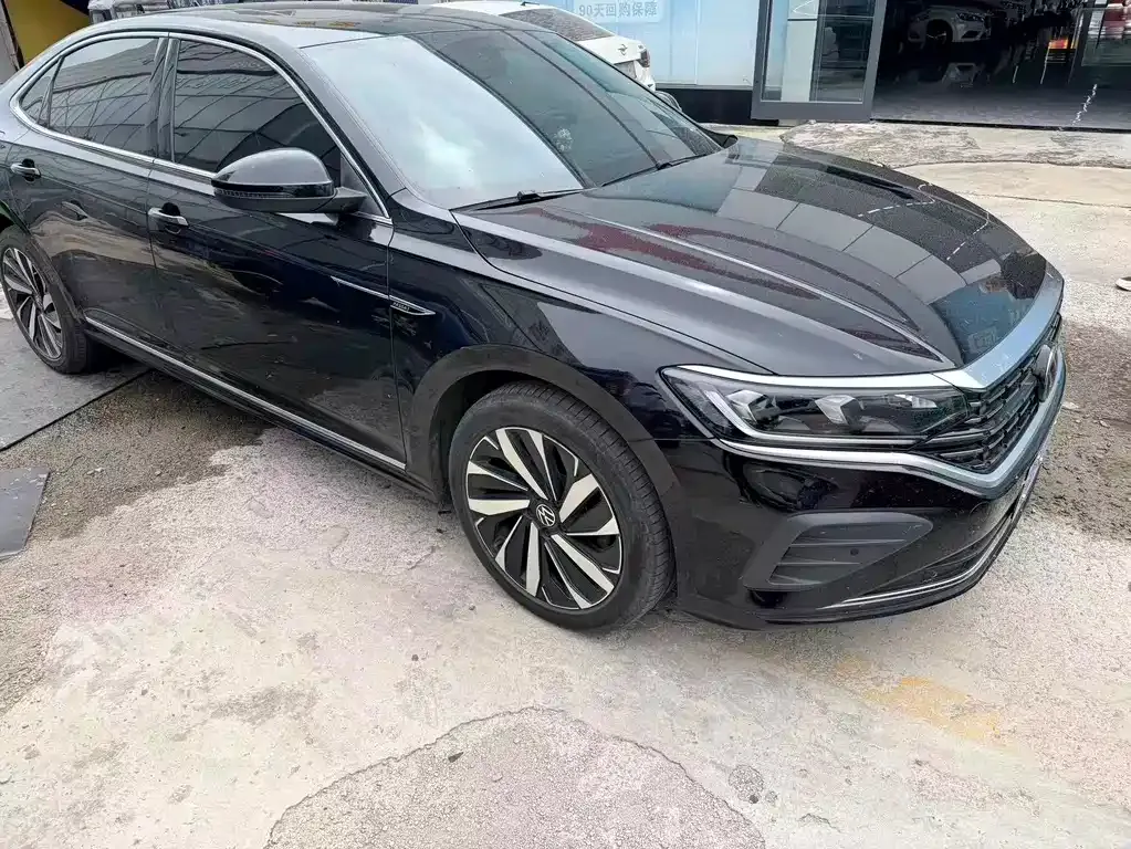 Volkswagen Passat — фото 1