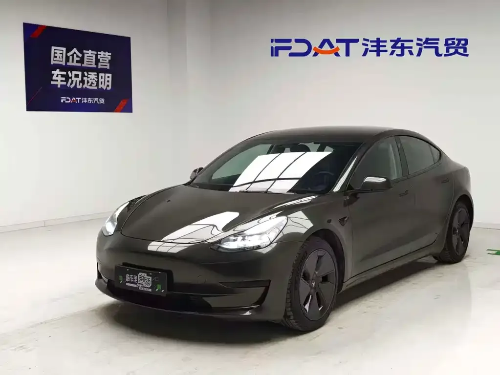 Tesla Model 3 — фото 1