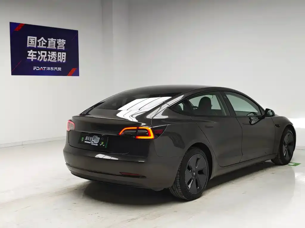Tesla Model 3 — фото 7