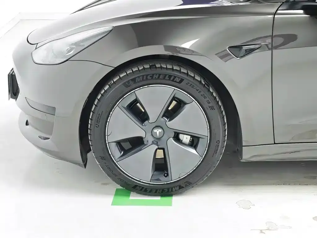 Tesla Model 3 — фото 2