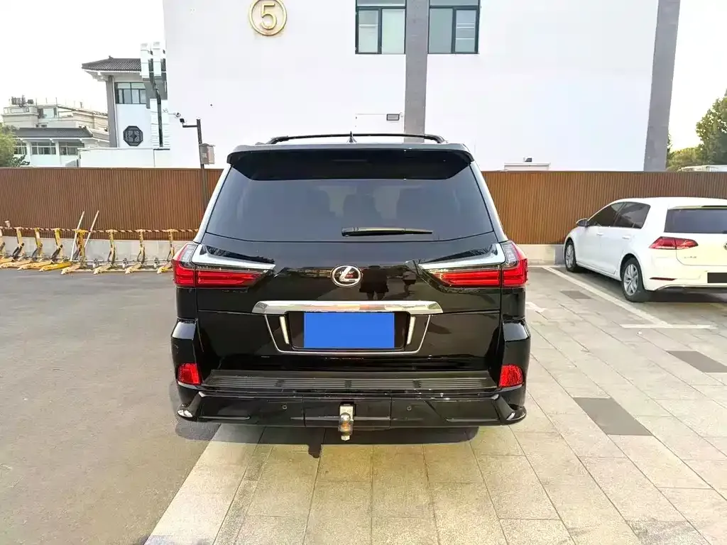 Lexus LX — фото 6