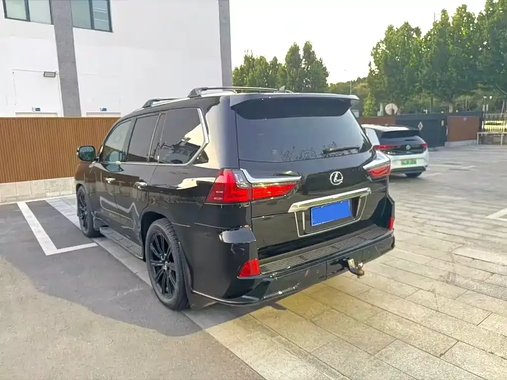 Lexus LX — фото 5